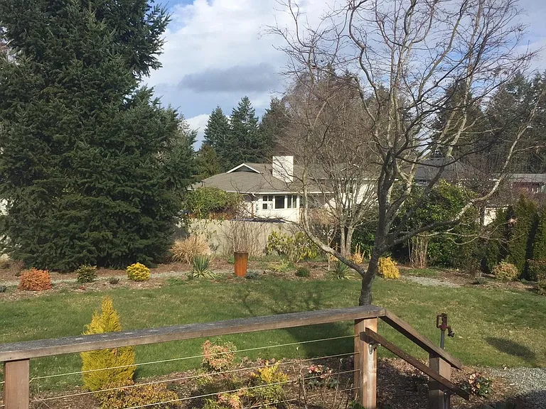 7600 NE Meadowmeer Ln — Photo 2