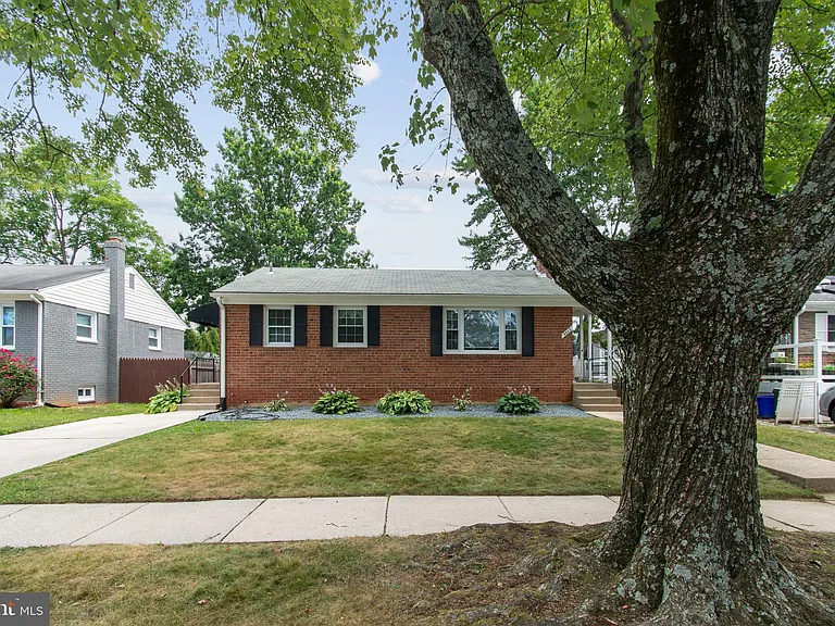 9923 Mayfield Dr — Photo 3