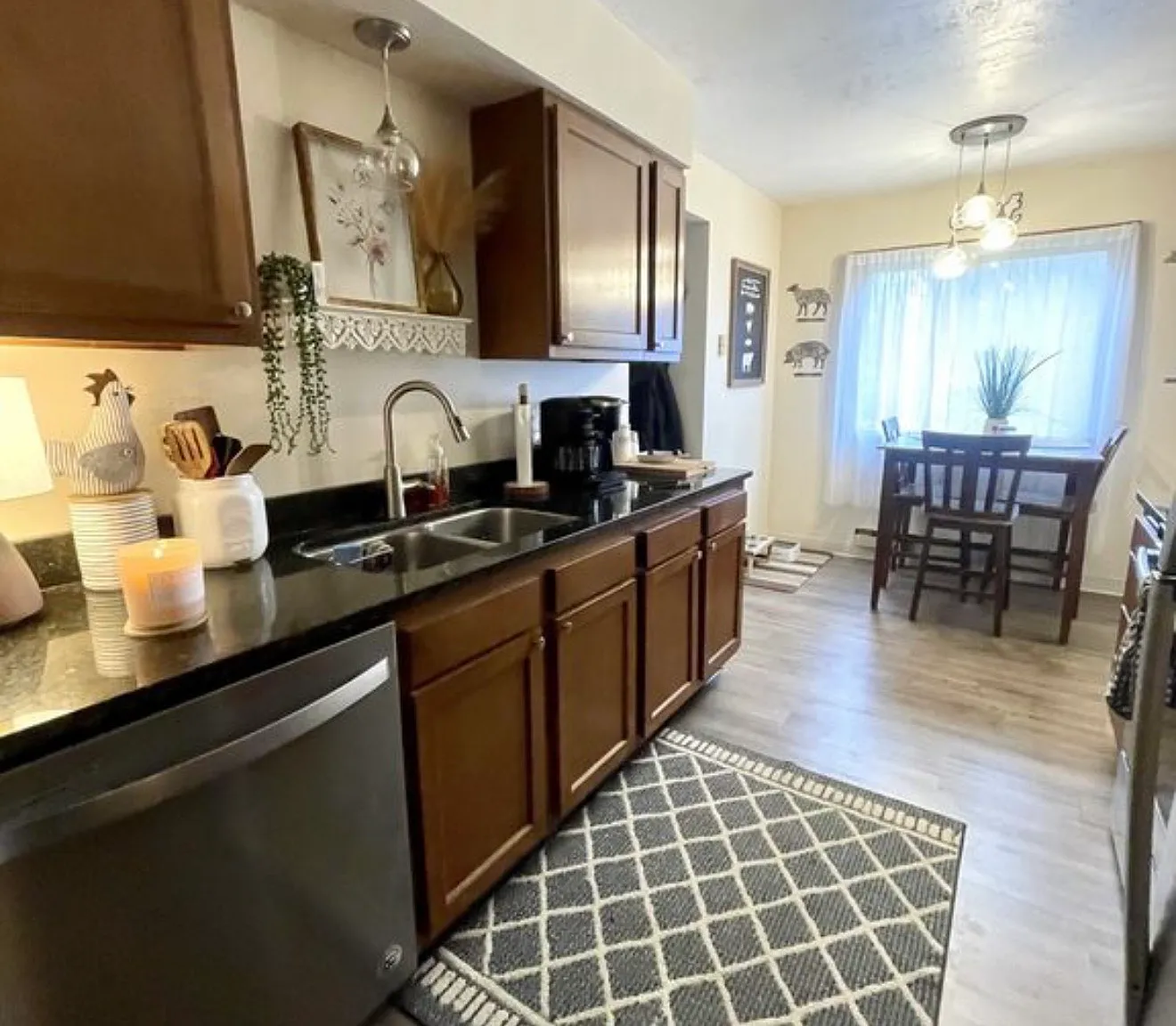 2 bed, 1000 sqft, $1,250 — Photo 4