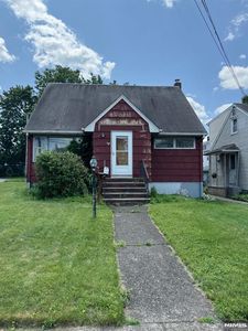 84 Miller Ave, Elmwood Park, NJ, 07407