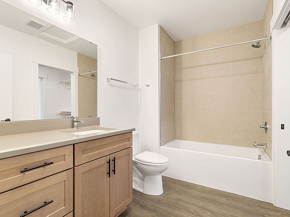 3rd image of 2515 SE 30th Ave #101