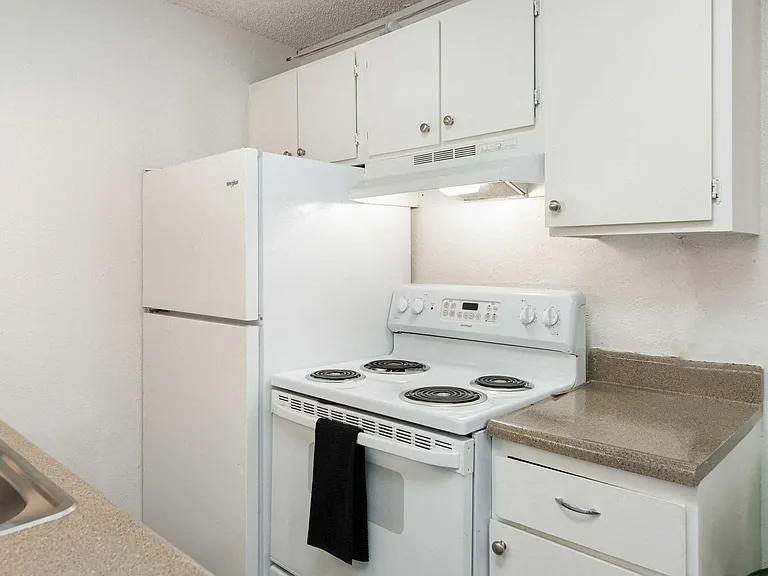 Carriage Green Apartments — Photo 9