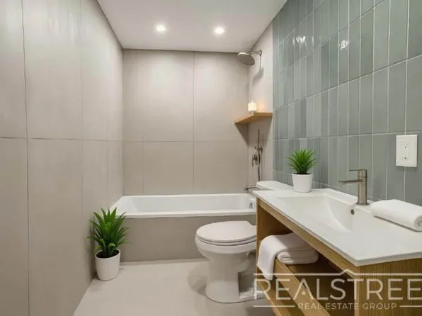 375 Madison Street image 5 of 6