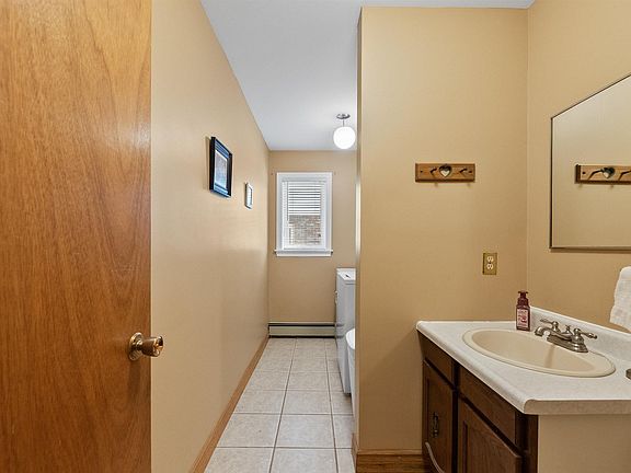 5th image of 18 Flagstone Dr