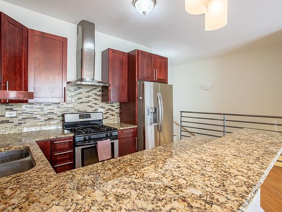 5th image of 2835 W Lyndale St #1B