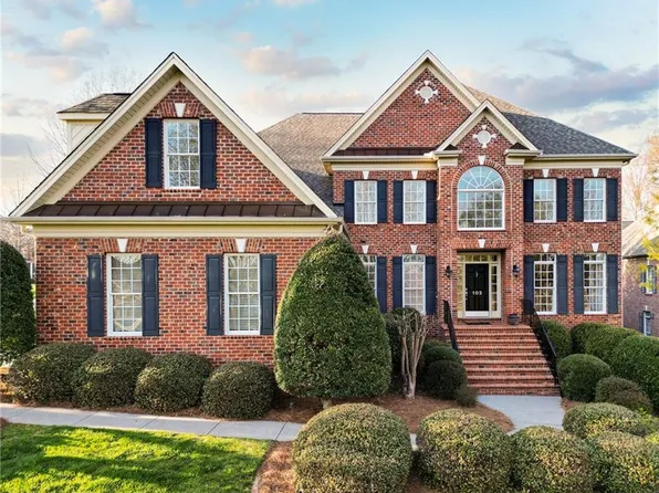 102 Salem Village Ct, Clemmons, NC 27012