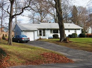 9 Fordham Rd, Shoreham, NY 11786