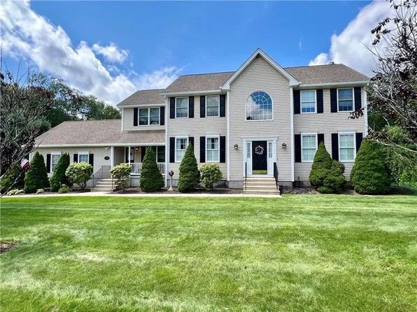 35 E Lantern Rd, Smithfield, RI 02917