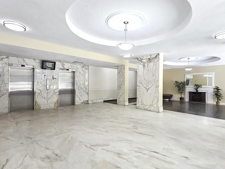 601 Finch Ave W — Photo 15
