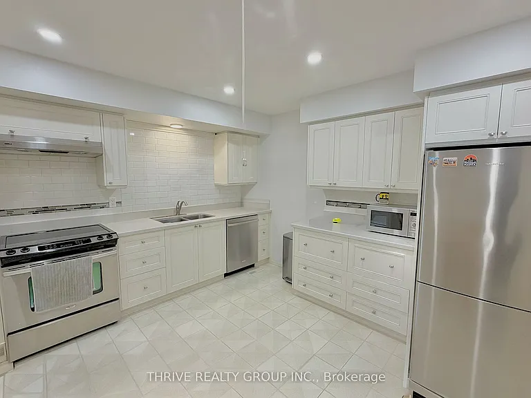 1449 Glenora Dr #UPPER — Photo 9