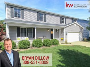 409 Lake Shore Cir, Bloomington, IL