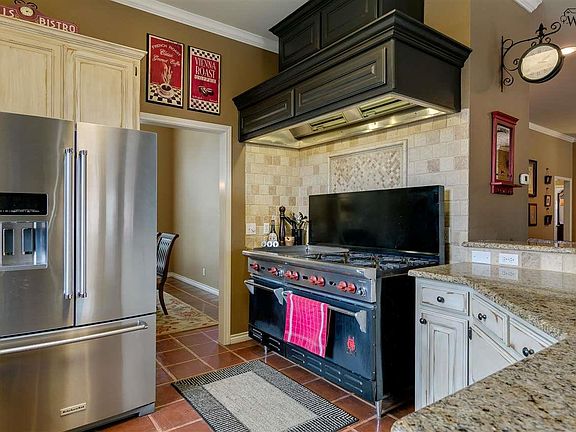 5th image of 3106 Lombard Dr