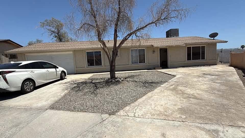 1st image of 814 Chalon Ln