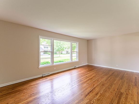 2nd image of 901 E Marion St