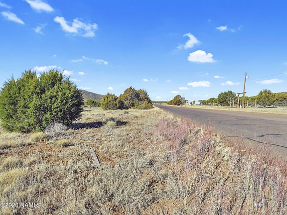 2nd image of 908 E Hoctor Rd