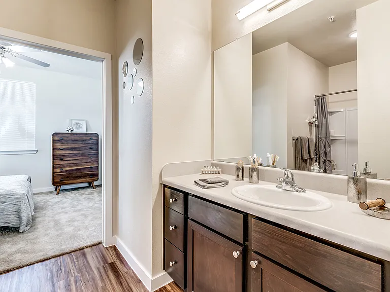 2900 Broadmoor — Photo 22