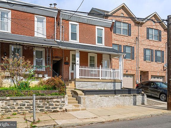 4th image of 3411 Ainslie St