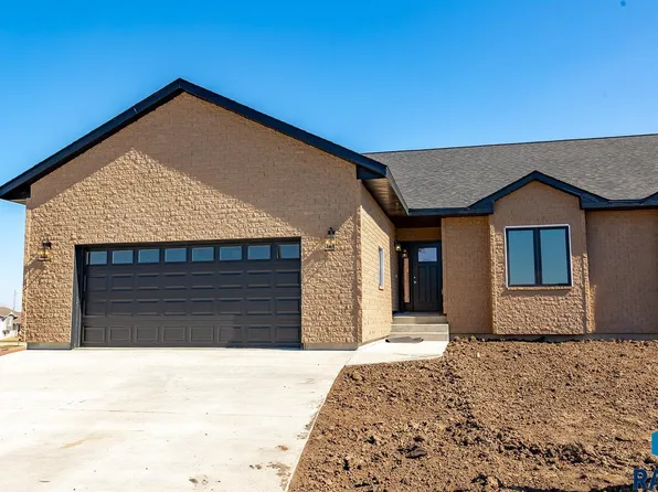 704 W Opal Ln, Hartford, SD 57033