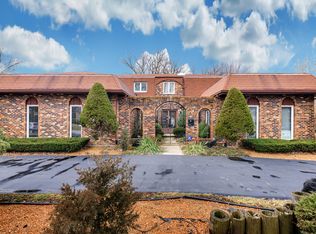 810 Brentwood Dr, Bensenville, IL 60106