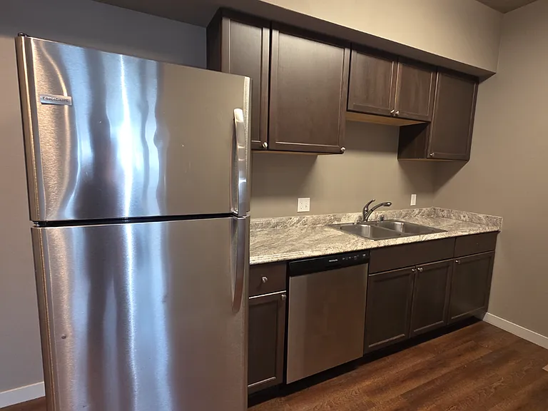 185 SW Silverstar Ln — Photo 3