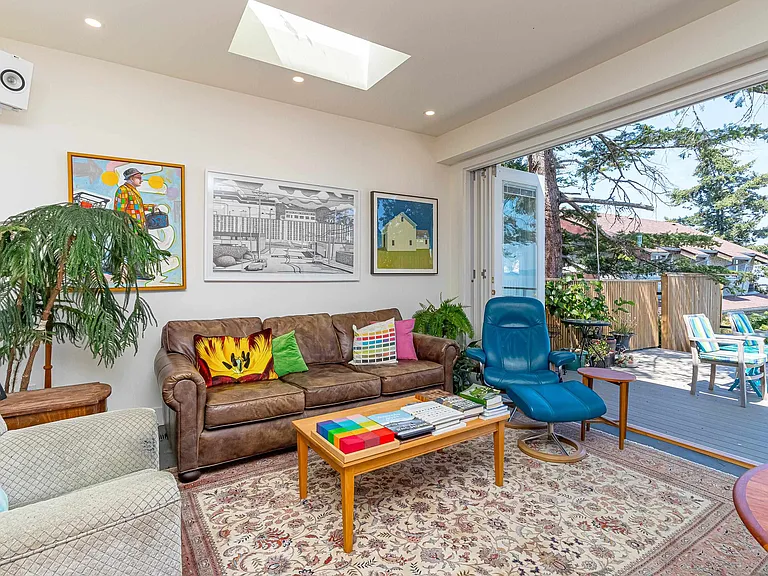 4901 Cordova Bay Rd — Photo 12