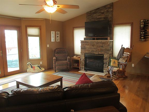 3rd image of 1116 Canary Dr