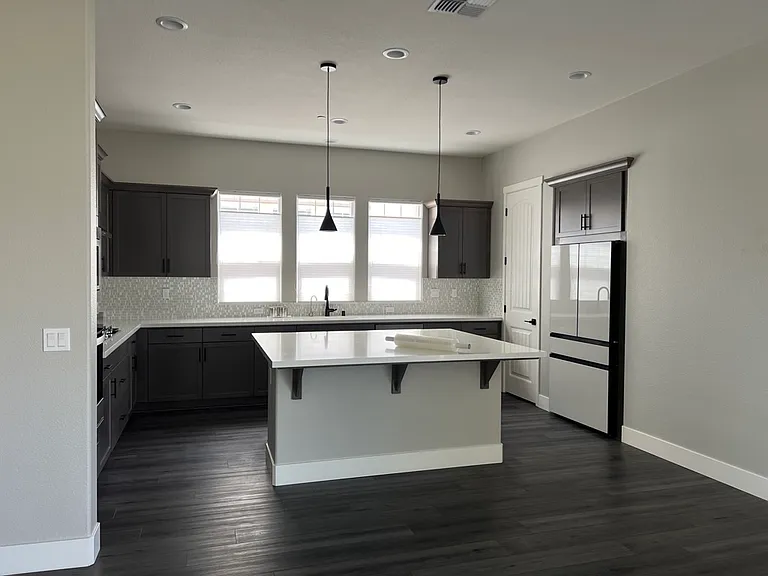 3005 Shasta Way — Photo 3