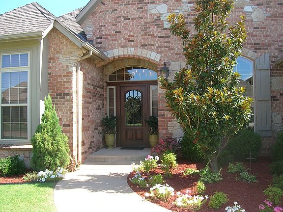 2nd image of 1312 Cambridge Dr