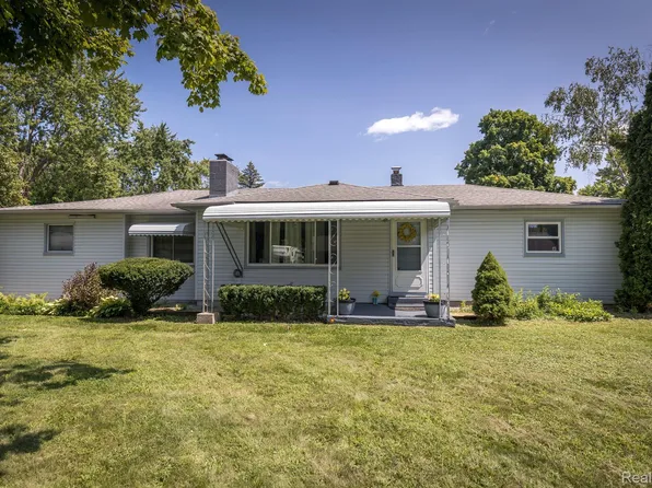 3300 Warringham Ave, Waterford, MI 48329