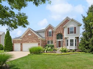 5 Springbrook Ct, Streamwood, IL 60107