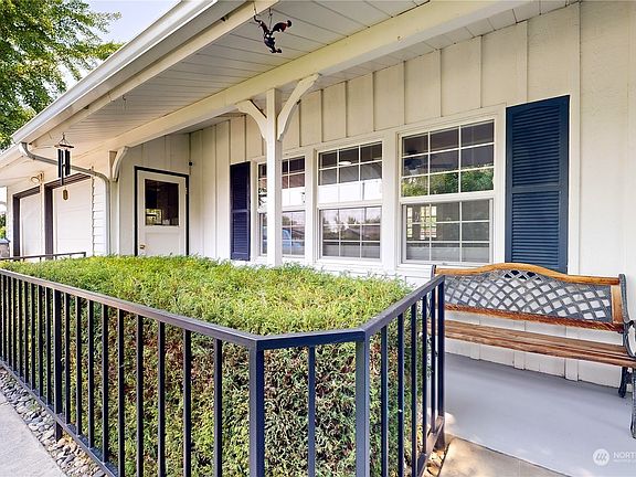 5th image of 745 Crestview Place