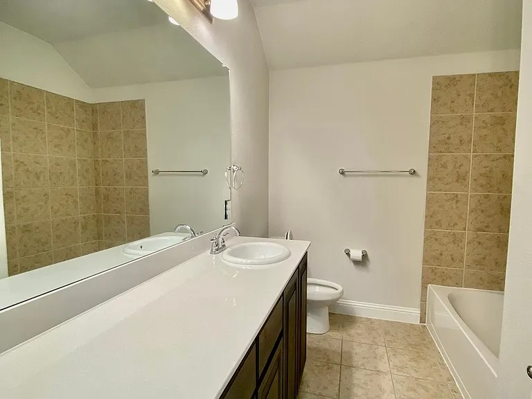 4404 Cherry Cv — Photo 39