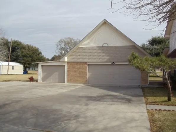 10867 Greenway Dr, Beaumont, TX 77705