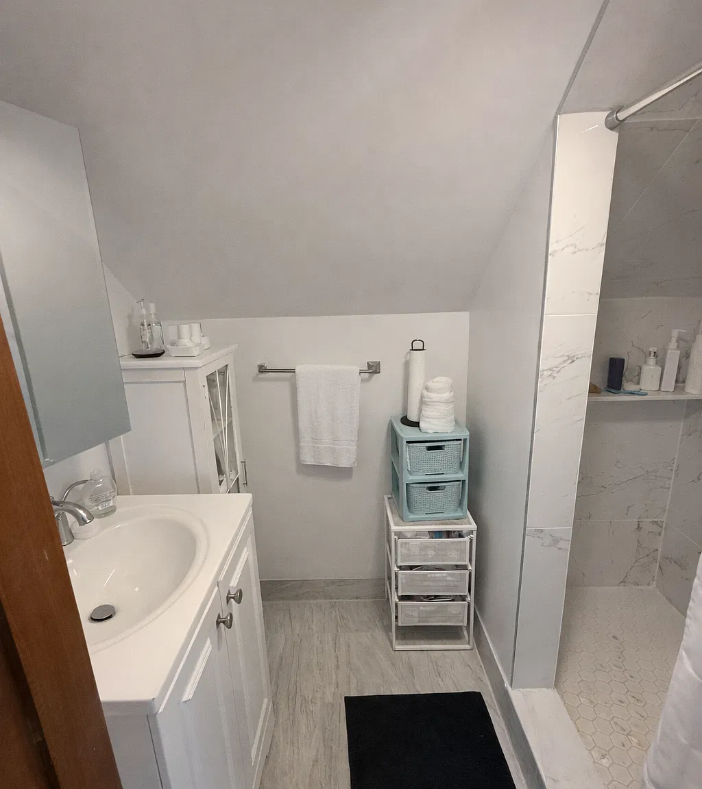 4 bed, 1350 sqft, $3,745 — Photo 3
