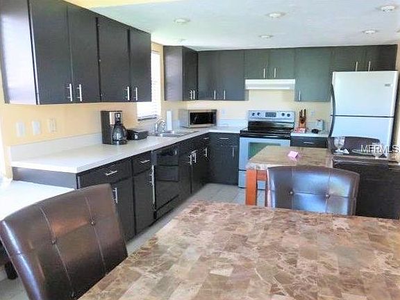 3rd image of 2475 Twin Dr #1