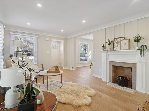 3rd image of 3798 Grosvenor Rd