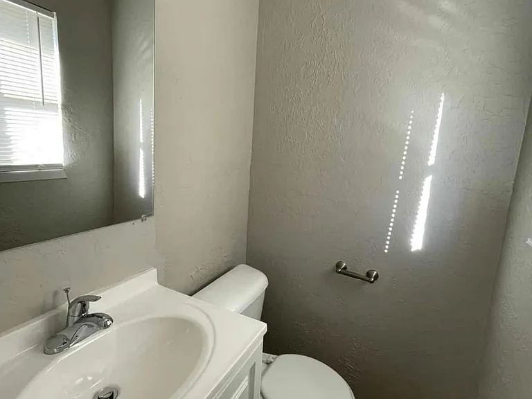 1516 NW 43rd St — Photo 5