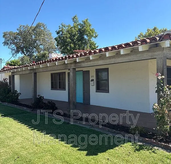 501 J St — Photo 2