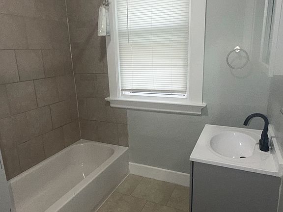 4th image of 379 Norton St #2