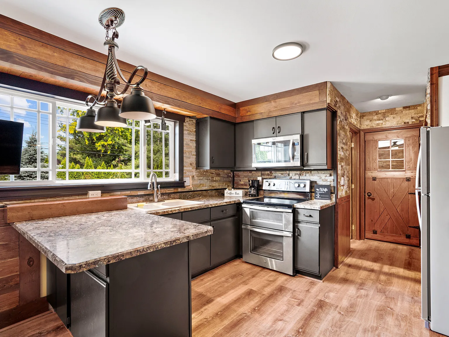2 bed, 1.5 bath, 1100 sqft, $2,800 — Photo 1