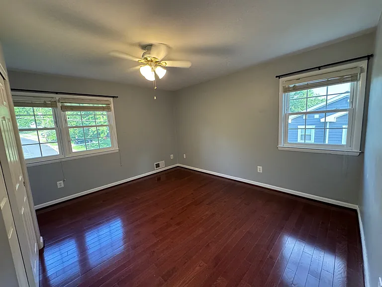 2428 Drexel St — Photo 10