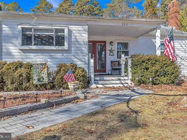 242 Center St, Manahawkin, NJ 08050