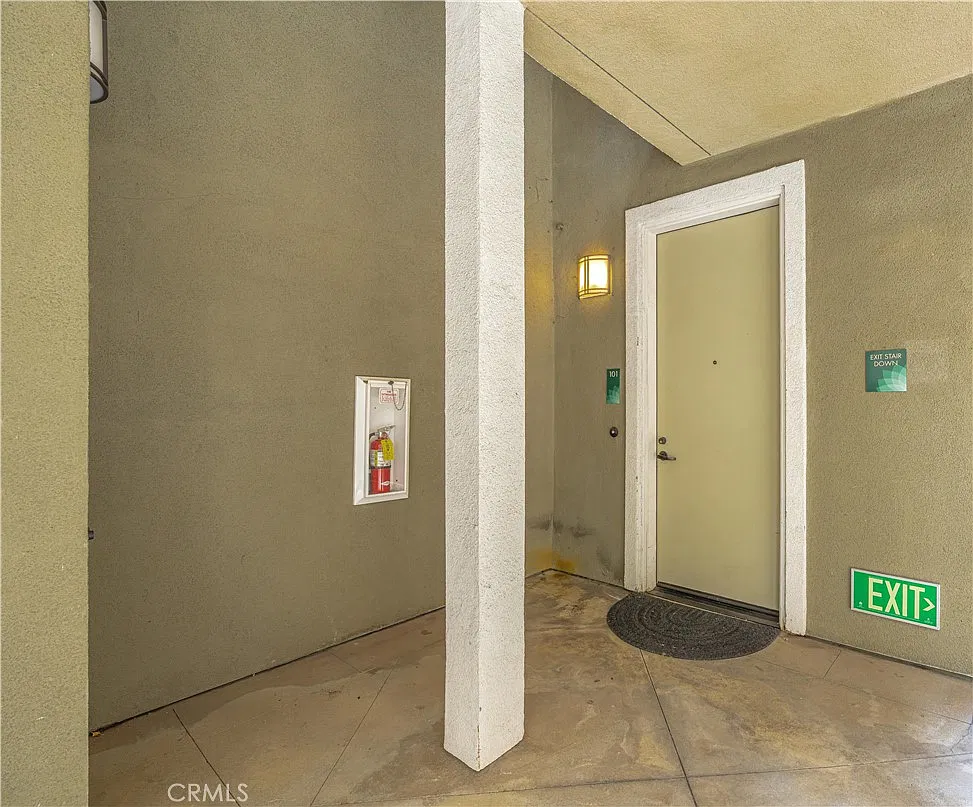 3 bed, 2.5 bath, 1624 sqft, $3,600 — Photo 3