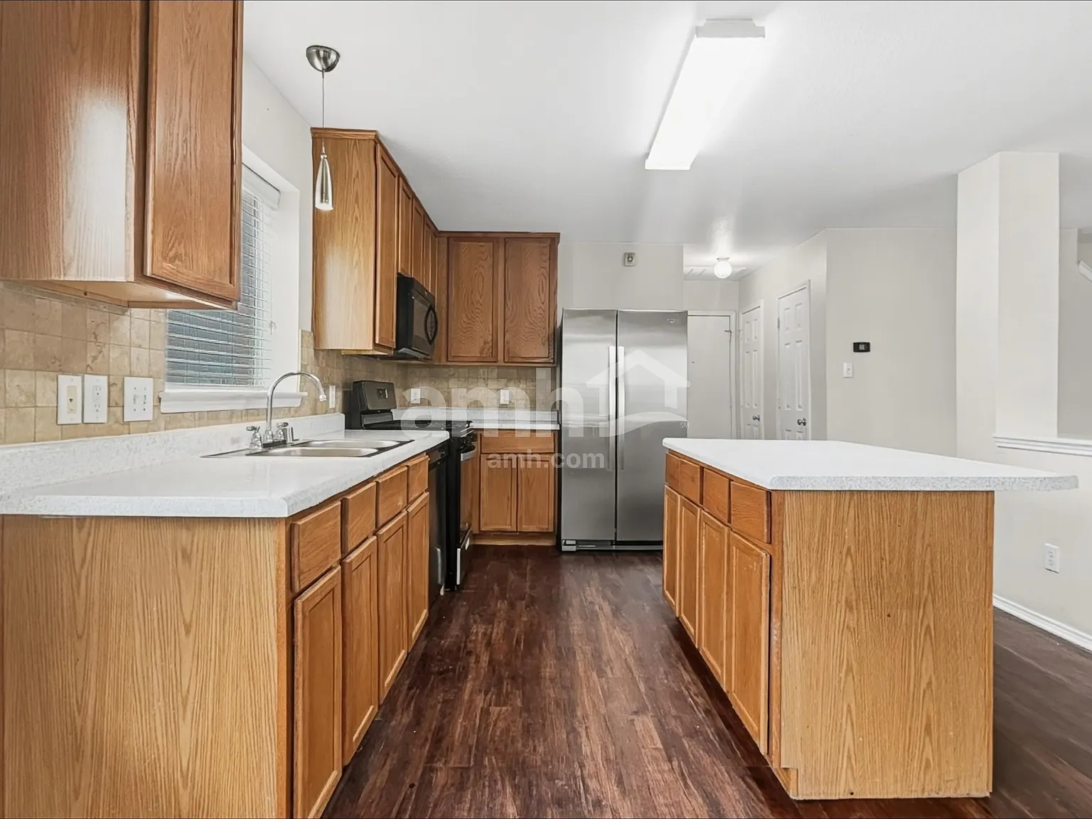 3 bed, 2.5 bath, 2136 sqft, $2,375 — Photo 3