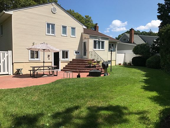 3rd image of 448 Chamberlain St