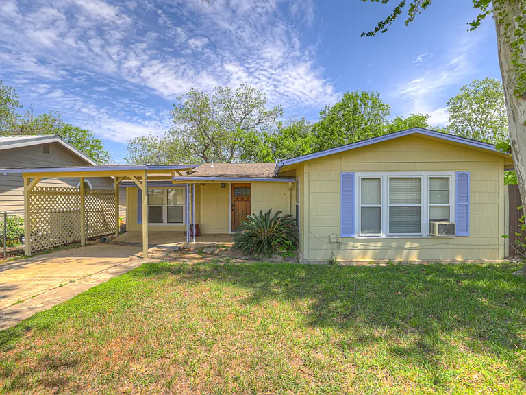 1015 Reiley Rd — Photo 3