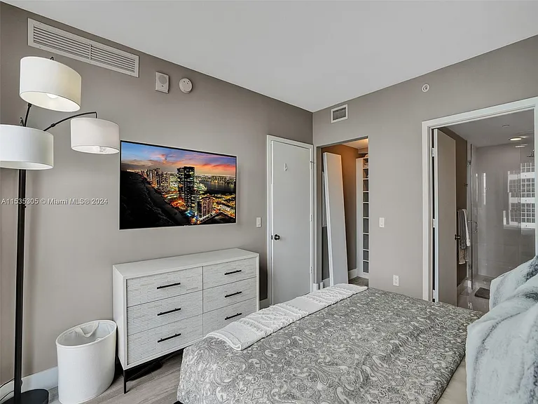 121 NE 34th St #1801 — Photo 40