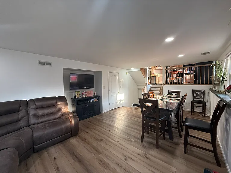 1021 Stonegate Rd — Photo 13