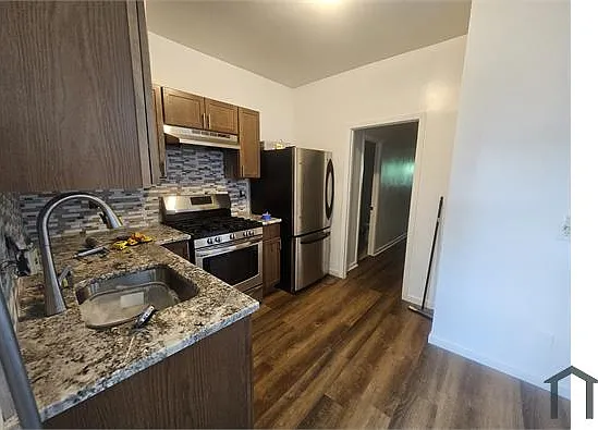 4 bed, 1580 sqft, $2,200 — Photo 2