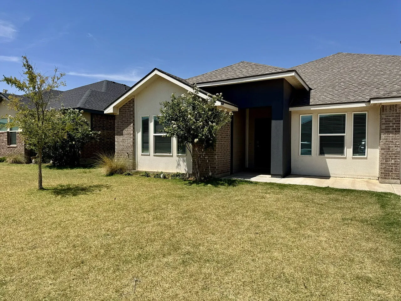 4 bed, 2.0 bath, 2089 sqft, $2,400 — Photo 2
